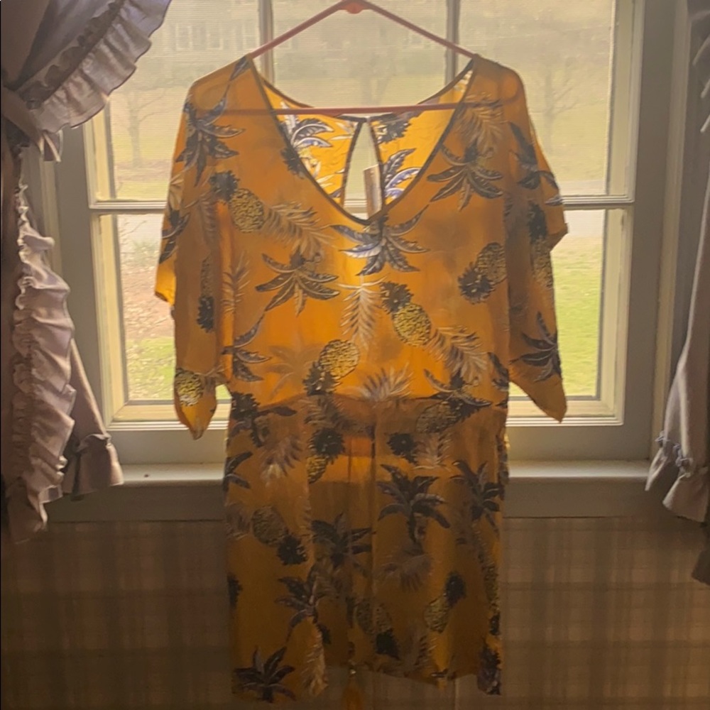 NWT Pineapple 🍍 mini dress/beach cover up